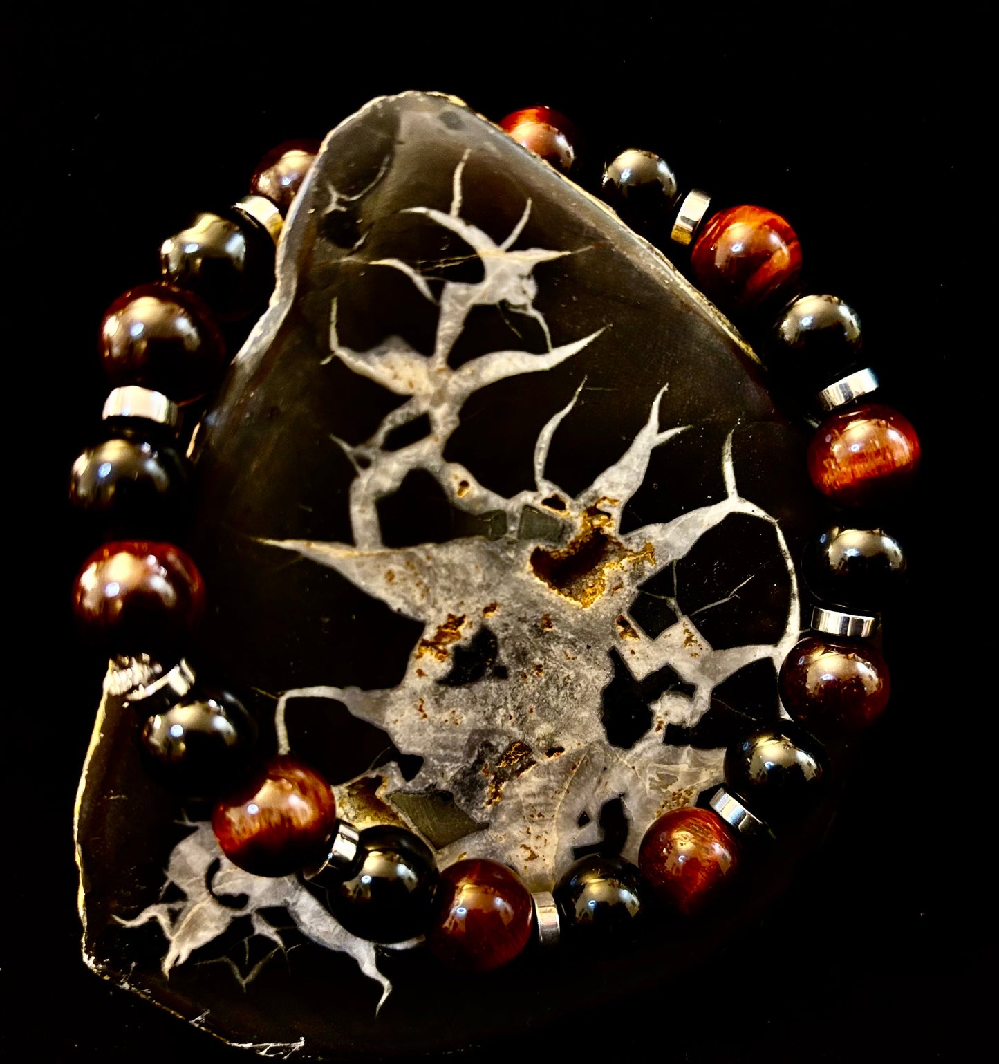 Pulsera energética Ojo de Tigre y Ónix Negro — Hecha a mano en Puerto Vallarta, México — Pulsera de piedras de protección y confianza para muñecas grandes