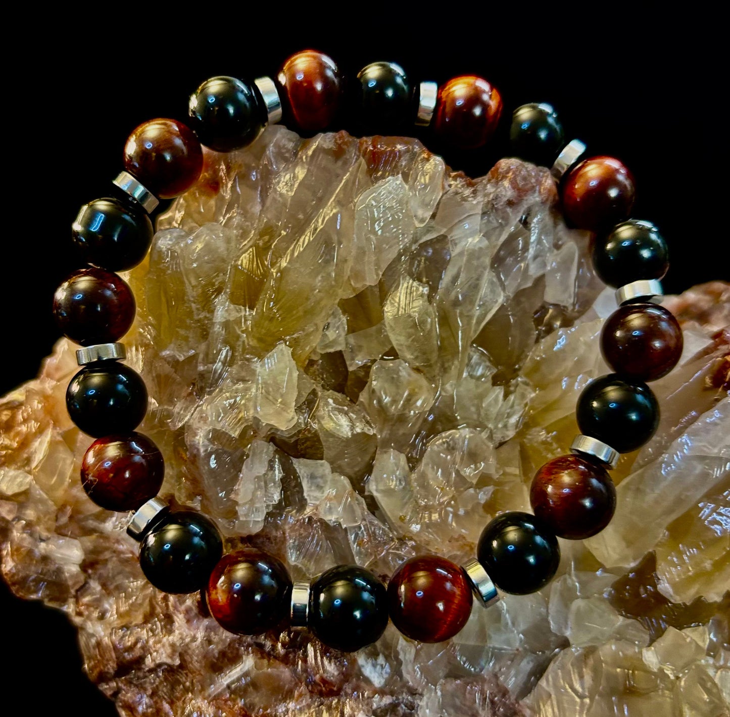 Pulsera energética Ojo de Tigre y Ónix Negro — Hecha a mano en Puerto Vallarta, México — Pulsera de piedras de protección y confianza para muñecas grandes