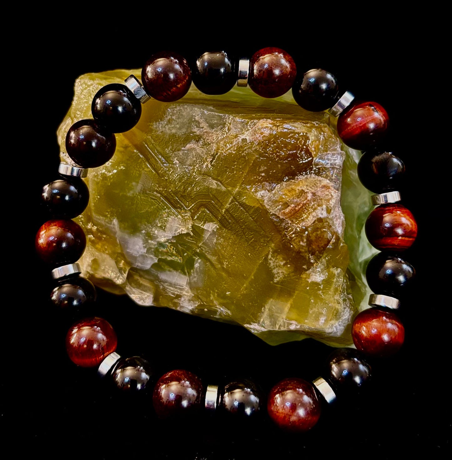 Pulsera energética Ojo de Tigre y Ónix Negro — Hecha a mano en Puerto Vallarta, México — Pulsera de piedras de protección y confianza para muñecas grandes
