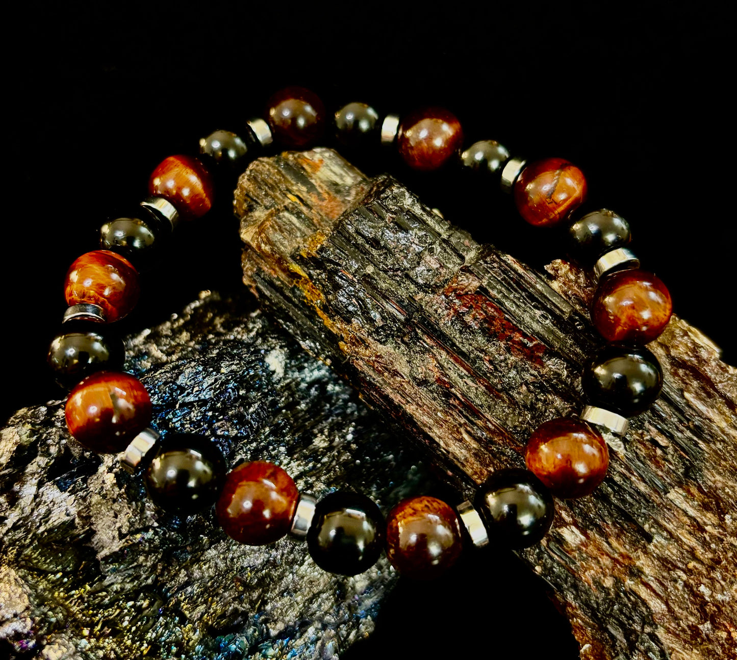 Pulsera energética Ojo de Tigre y Ónix Negro — Hecha a mano en Puerto Vallarta, México — Pulsera de piedras de protección y confianza para muñecas grandes
