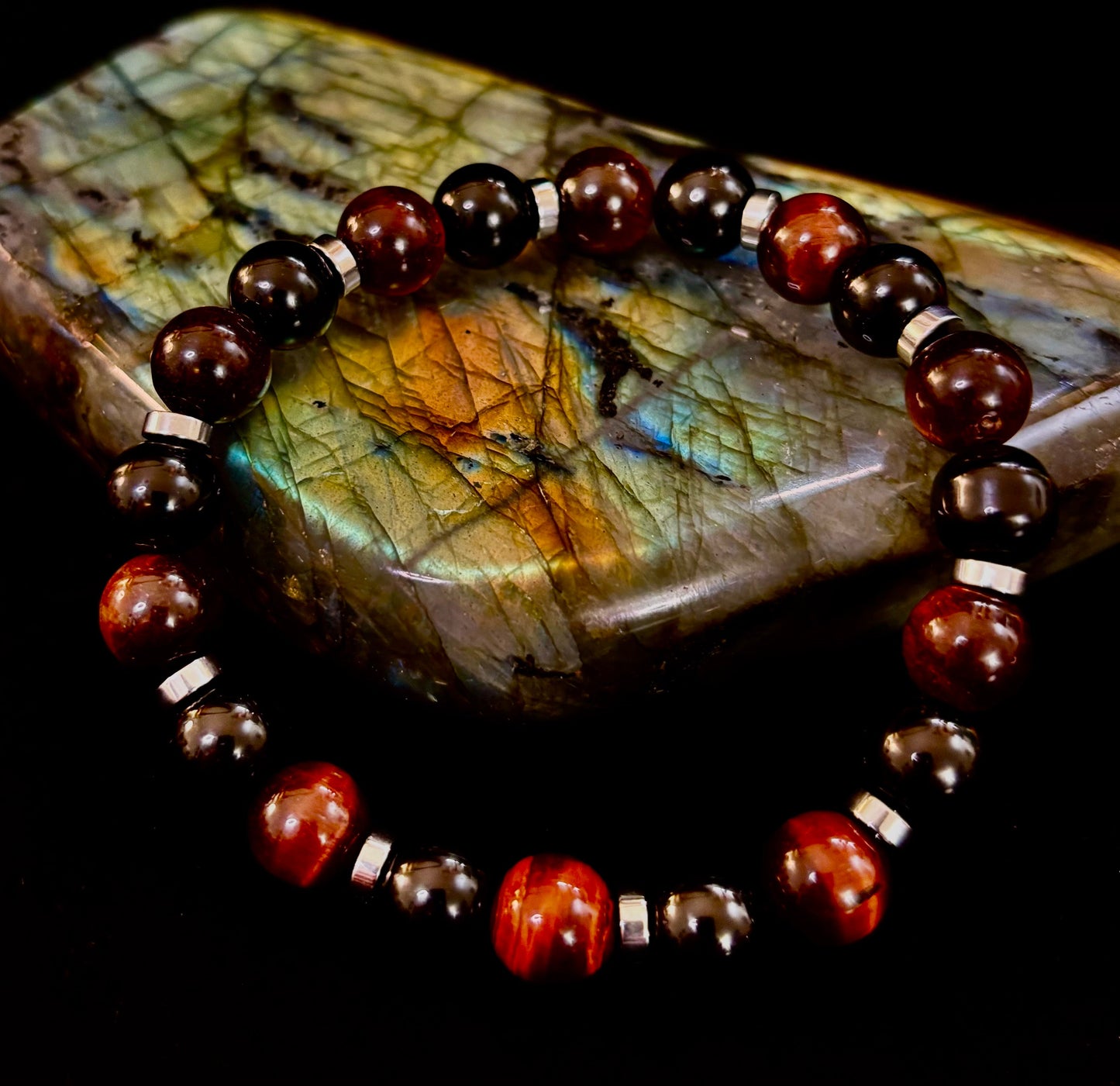 Pulsera energética Ojo de Tigre y Ónix Negro — Hecha a mano en Puerto Vallarta, México — Pulsera de piedras de protección y confianza para muñecas grandes