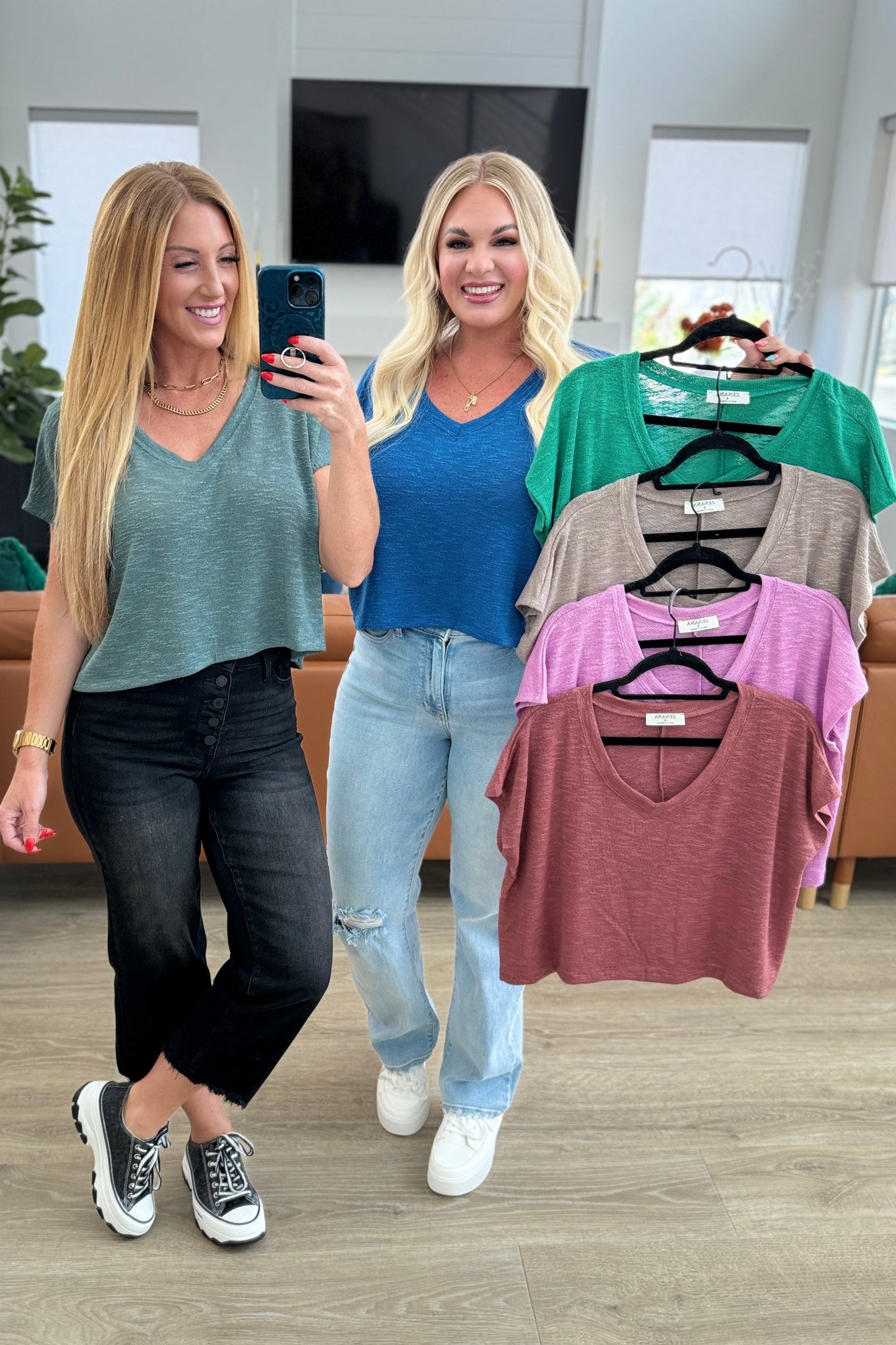 Camiseta clásica con cuello de pico en verde Kelly