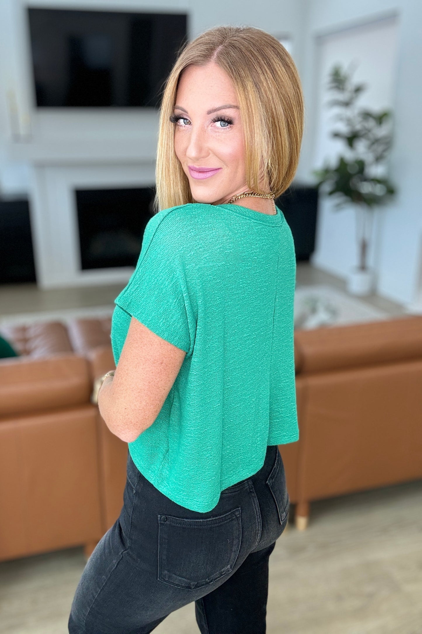 Camiseta clásica con cuello de pico en verde Kelly