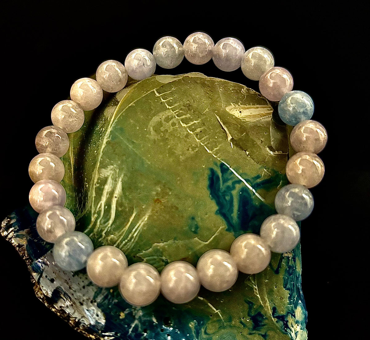 Pulsera de Cuentas de Aguamarina de 8mm y 10mm – Joyería Infundida con Reiki para Calma, Claridad y Comunicación (Muñeca Mediana)
