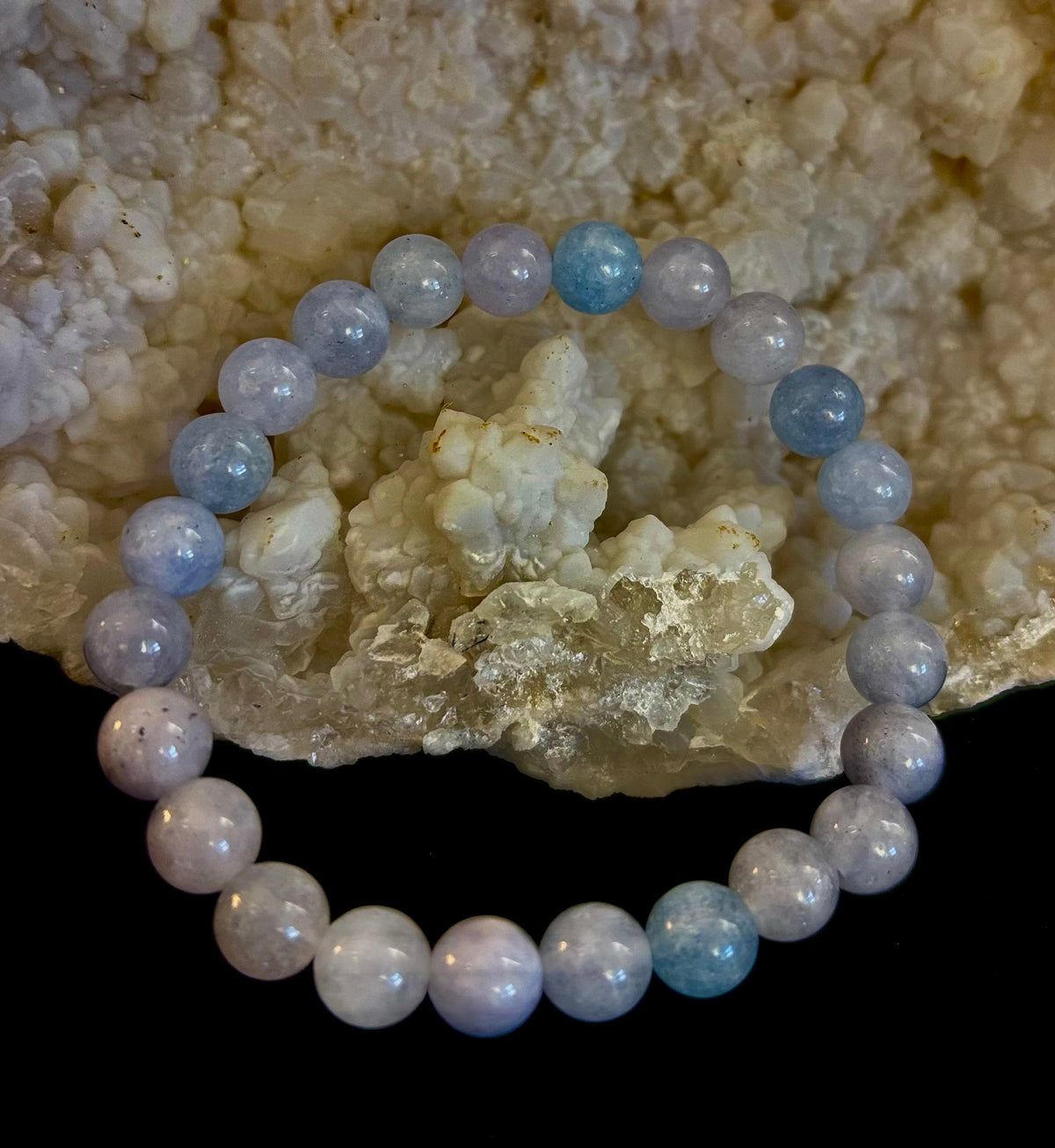 Pulsera de Cuentas de Aguamarina de 8mm y 10mm – Joyería Infundida con Reiki para Calma, Claridad y Comunicación (Muñeca Mediana)