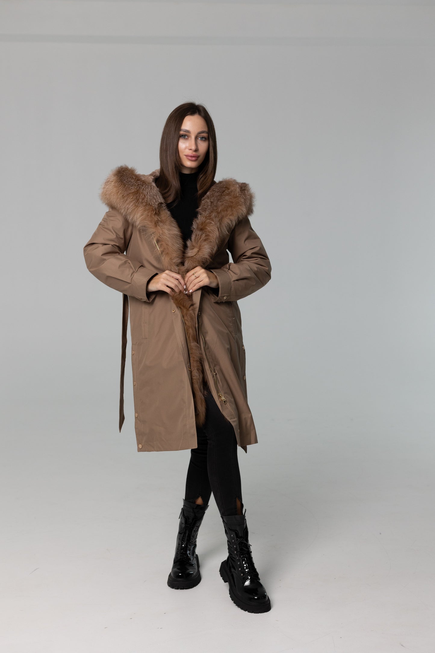 Parka aislante de piel de conejo con ribete de piel de zorro auténtica