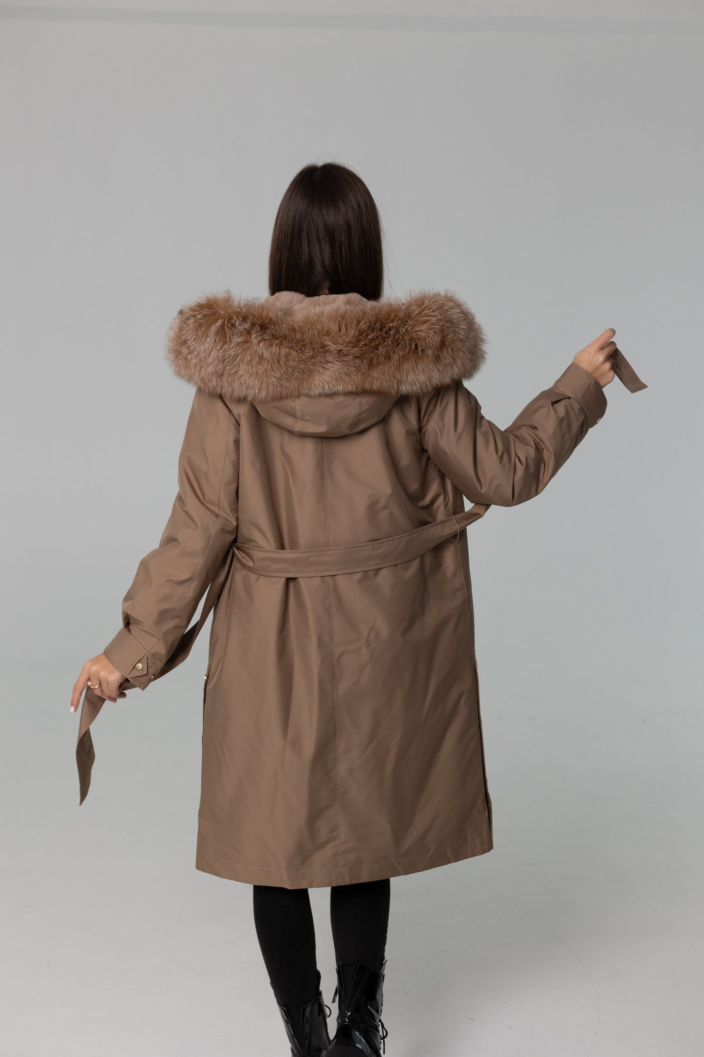 Parka aislante de piel de conejo con ribete de piel de zorro auténtica