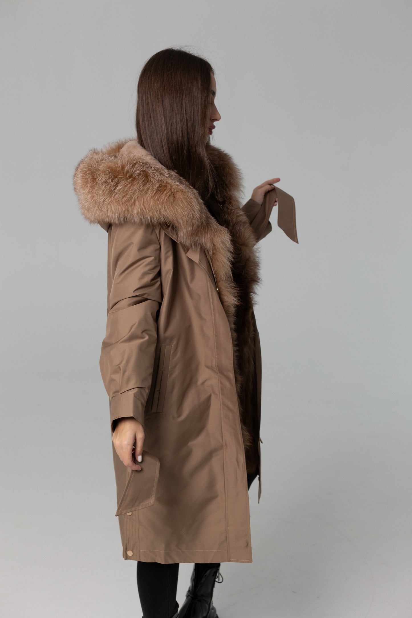 Parka aislante de piel de conejo con ribete de piel de zorro auténtica