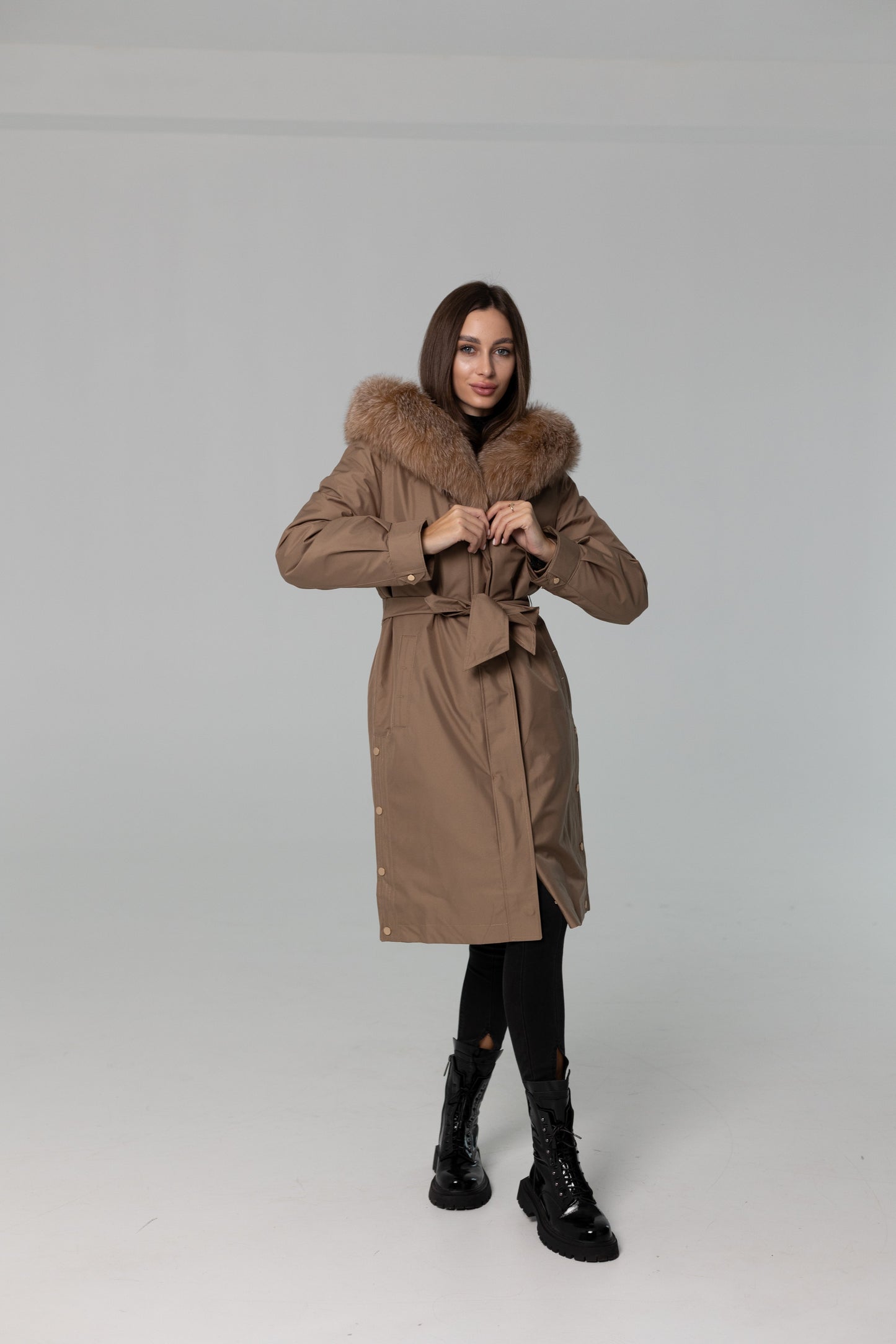 Parka aislante de piel de conejo con ribete de piel de zorro auténtica
