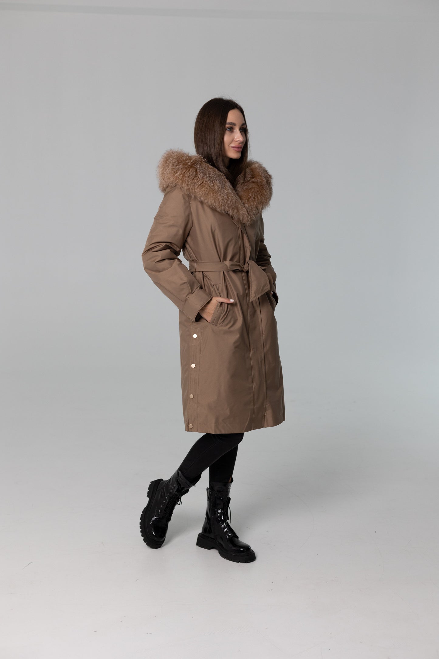 Parka aislante de piel de conejo con ribete de piel de zorro auténtica