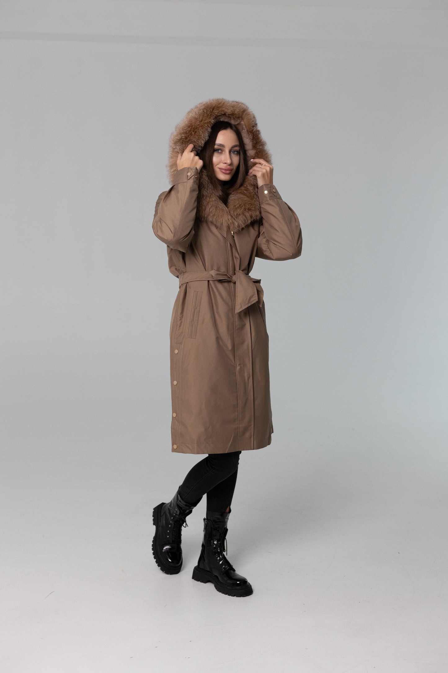 Parka aislante de piel de conejo con ribete de piel de zorro auténtica
