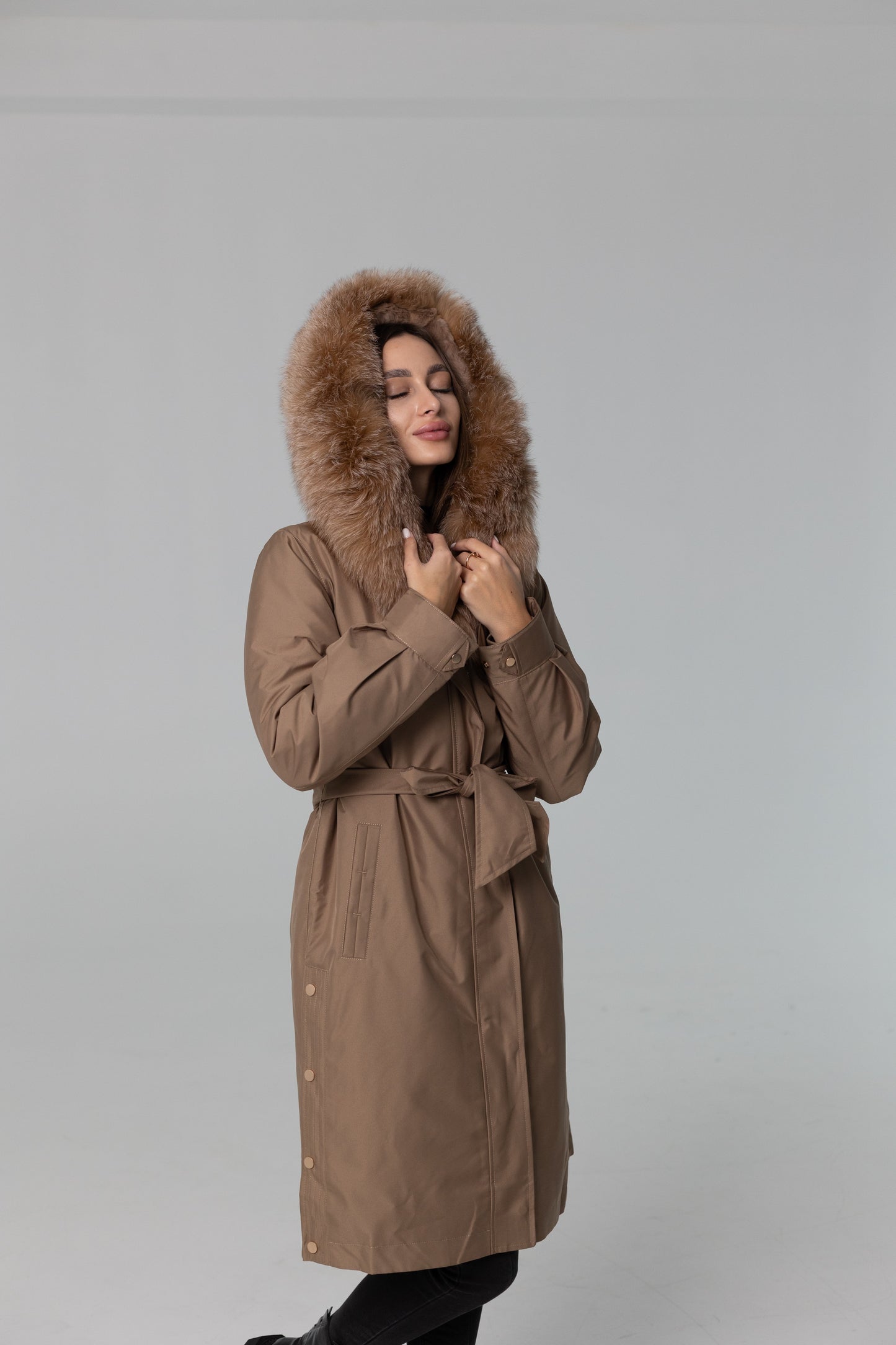 Parka aislante de piel de conejo con ribete de piel de zorro auténtica