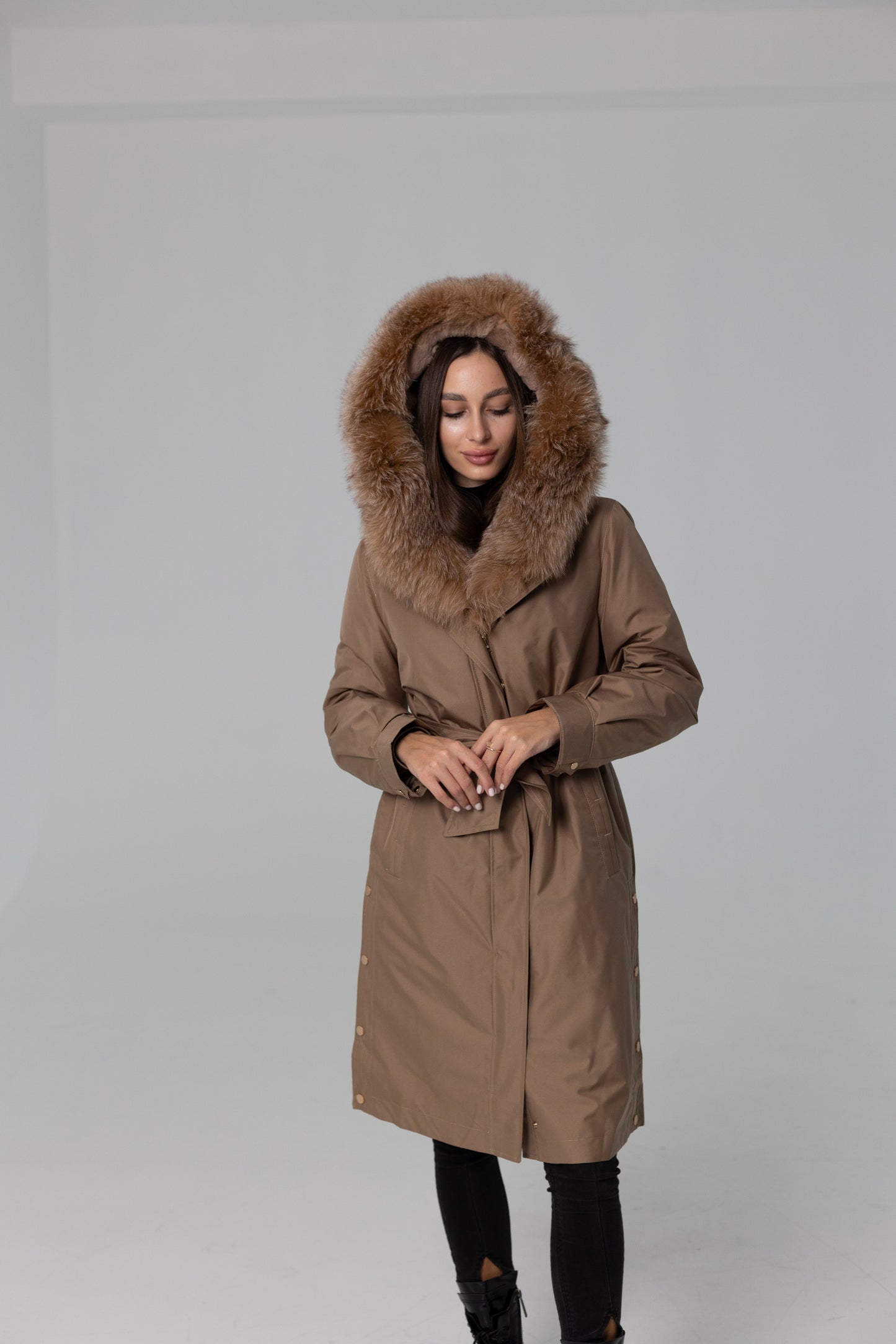 Parka aislante de piel de conejo con ribete de piel de zorro auténtica