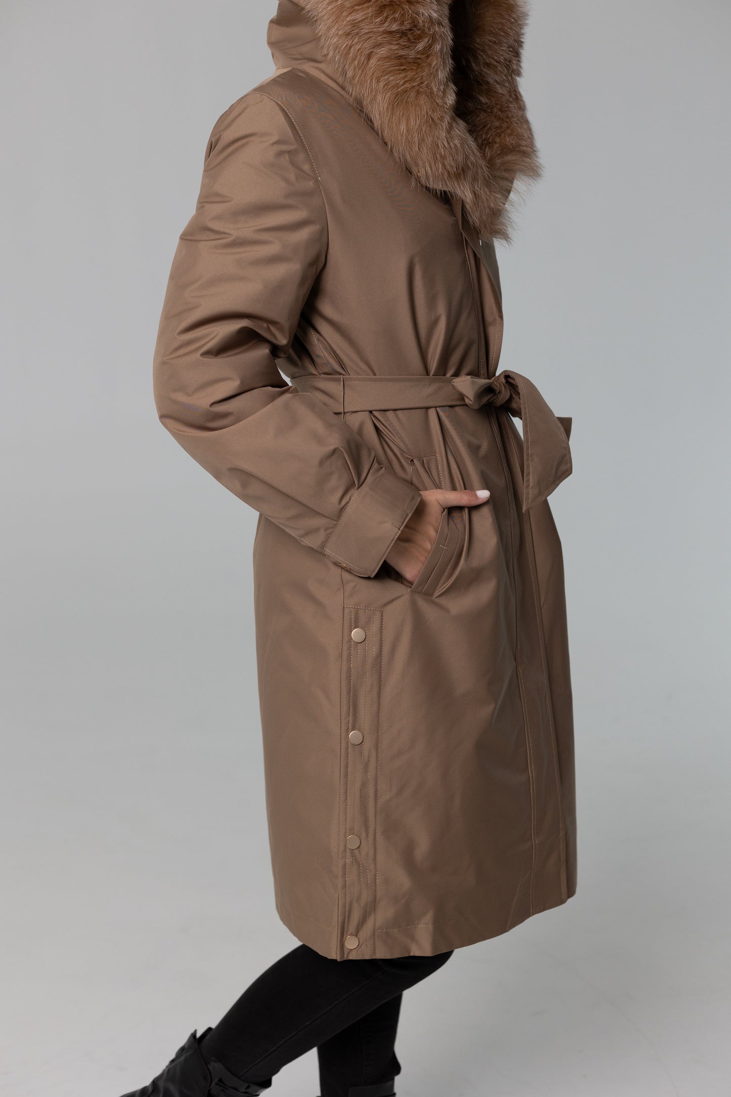 Parka aislante de piel de conejo con ribete de piel de zorro auténtica