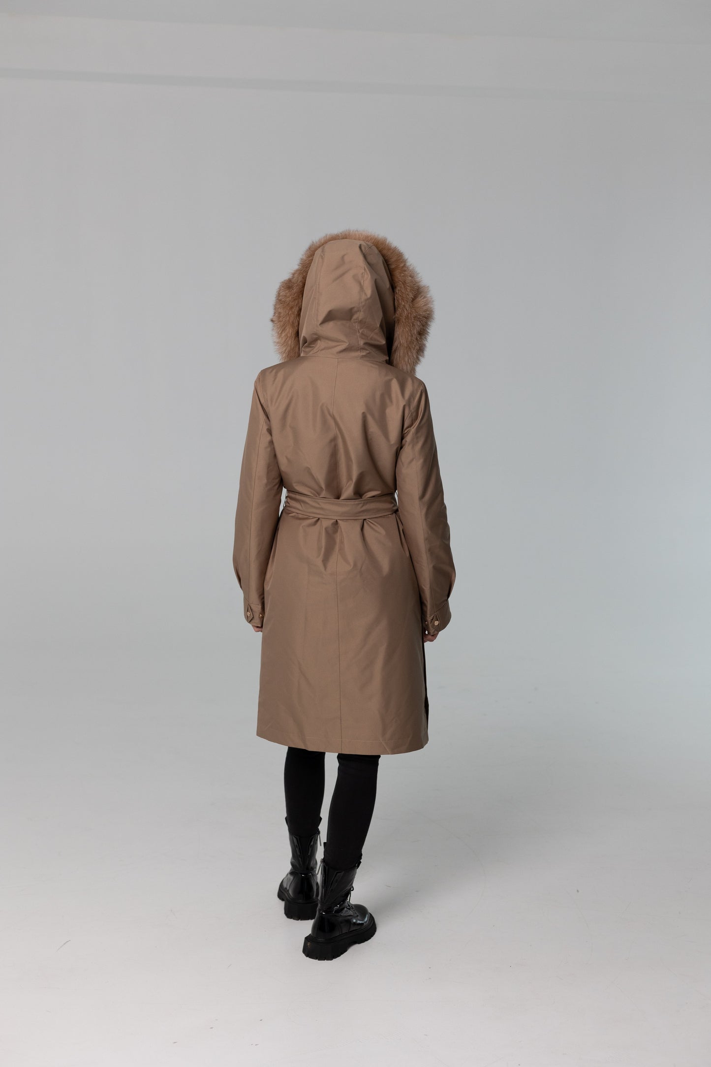 Parka aislante de piel de conejo con ribete de piel de zorro auténtica