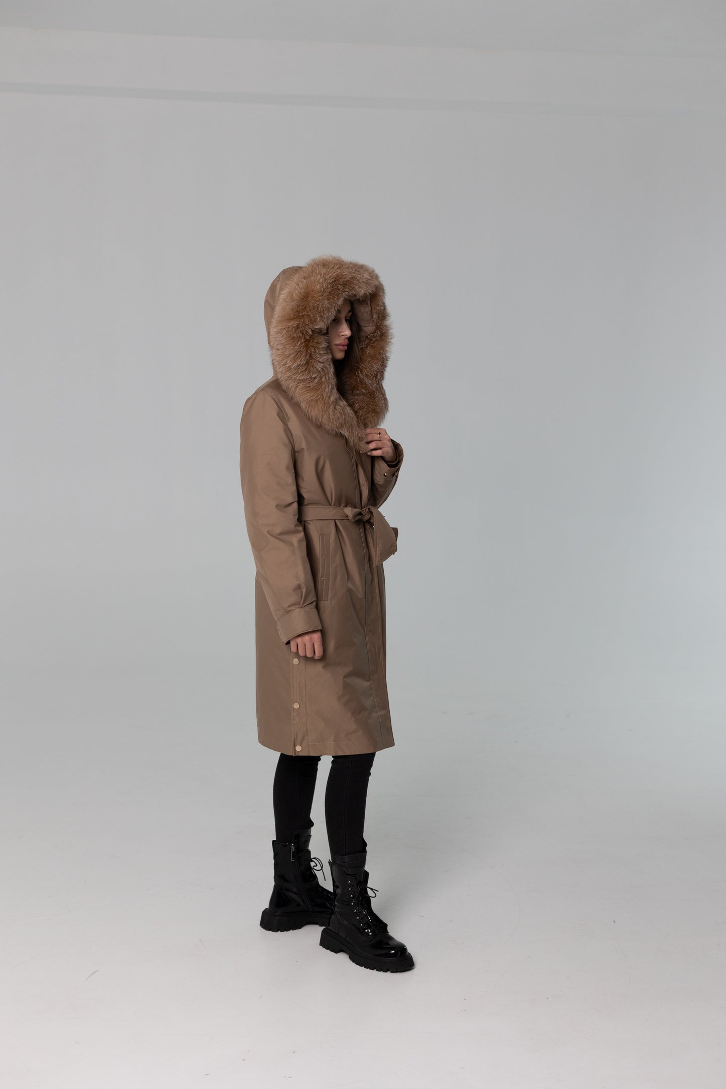 Parka aislante de piel de conejo con ribete de piel de zorro auténtica