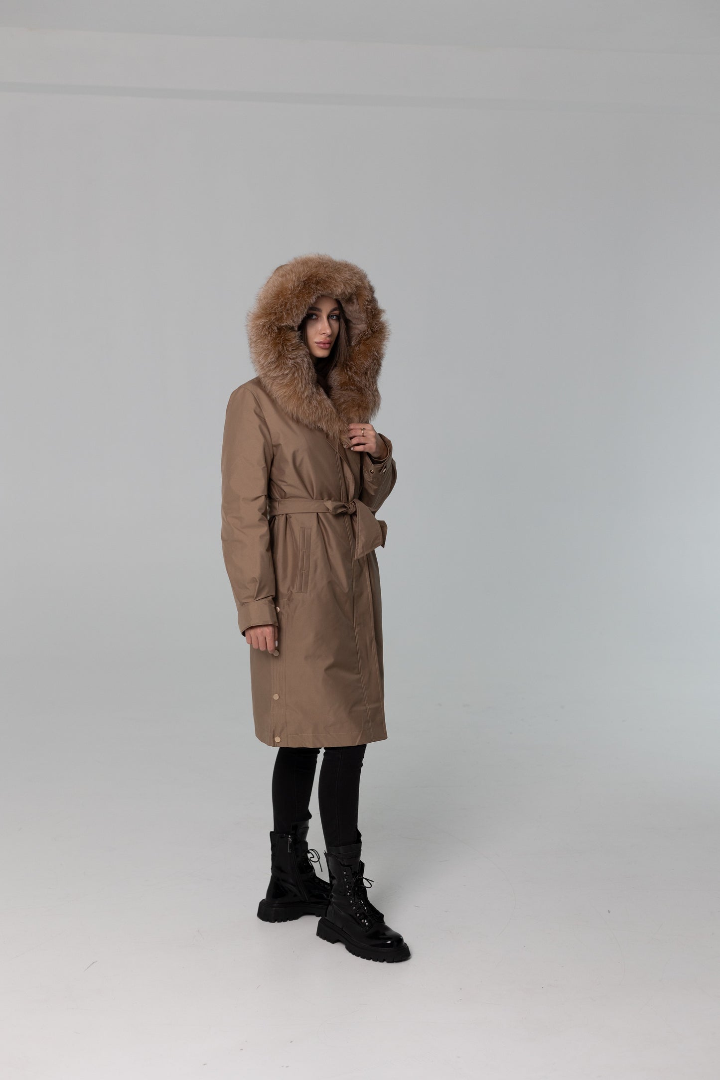 Parka aislante de piel de conejo con ribete de piel de zorro auténtica