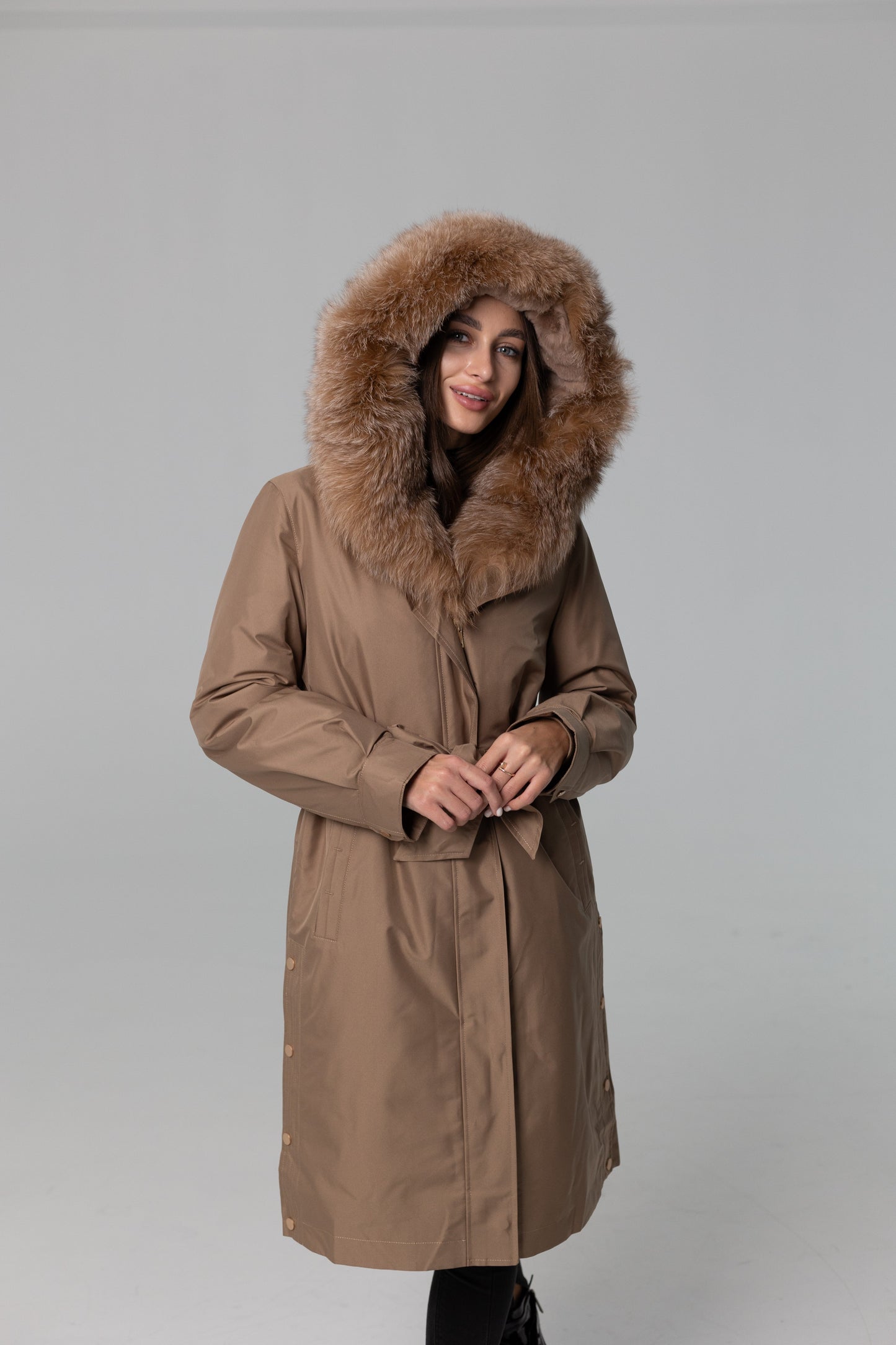 Parka aislante de piel de conejo con ribete de piel de zorro auténtica