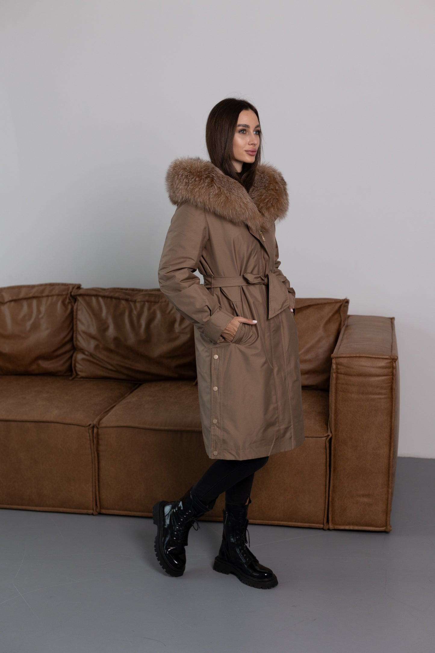 Parka aislante de piel de conejo con ribete de piel de zorro auténtica
