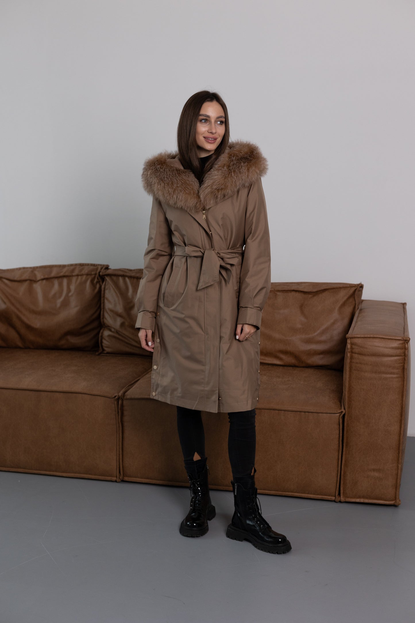Parka aislante de piel de conejo con ribete de piel de zorro auténtica