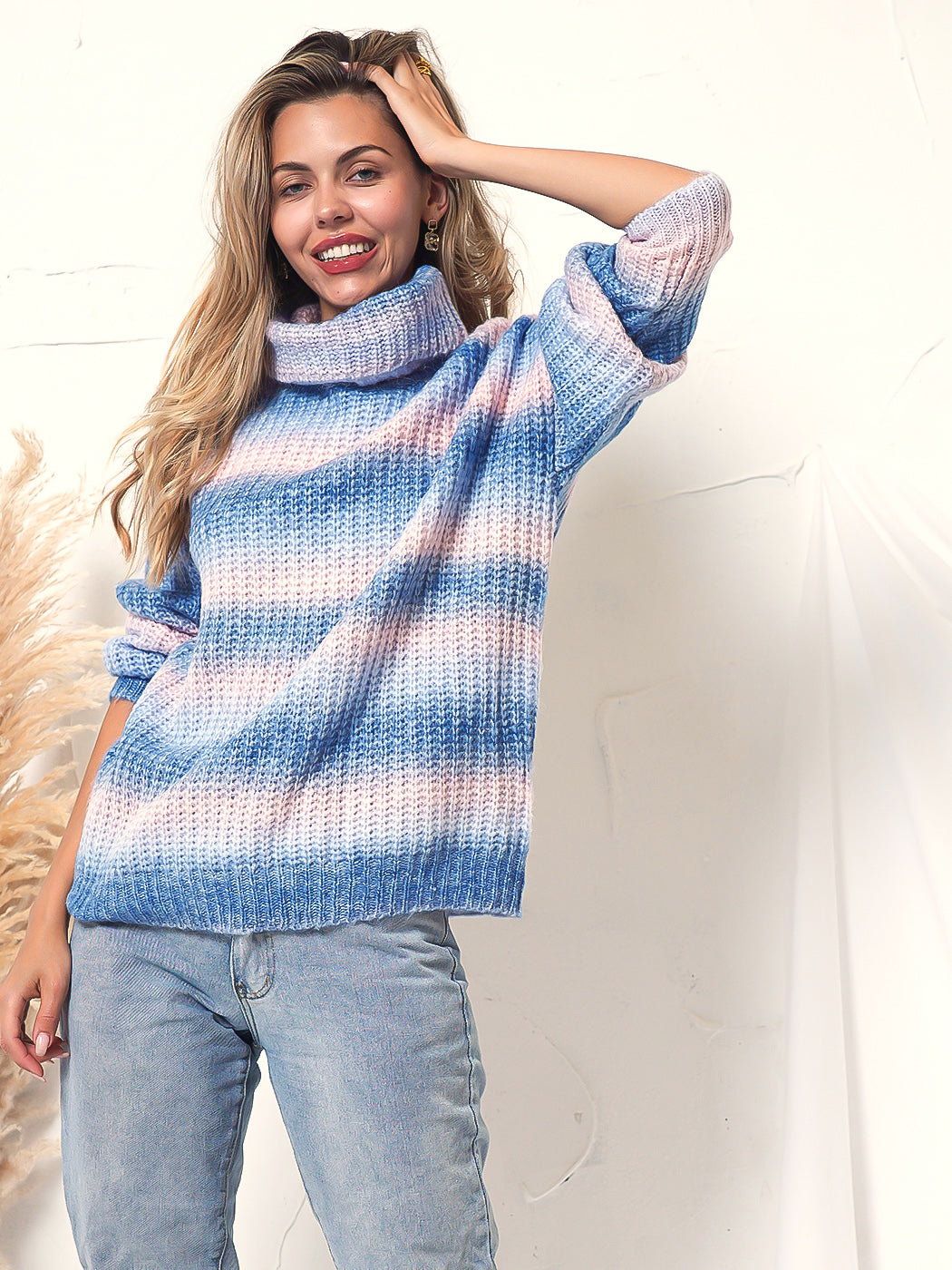 Suéter de punto con cuello vuelto y diseño tie-dye