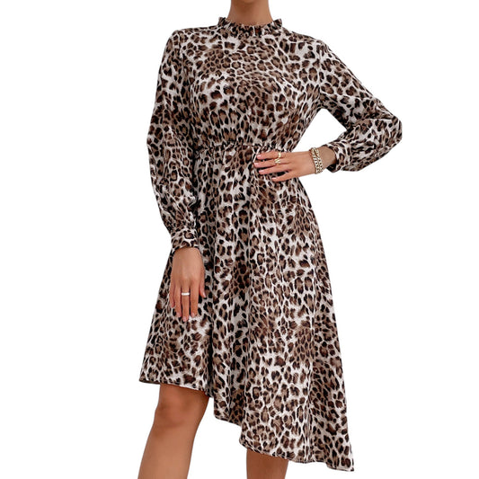 Vestido midi de manga larga con estampado de leopardo, cuello alto y dobladillo asimétrico