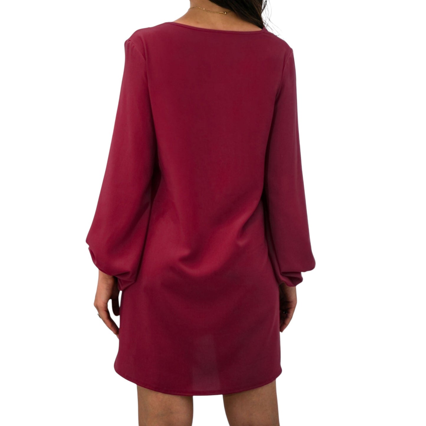 Minivestido de manga larga con cuello de pico y detalles de encaje