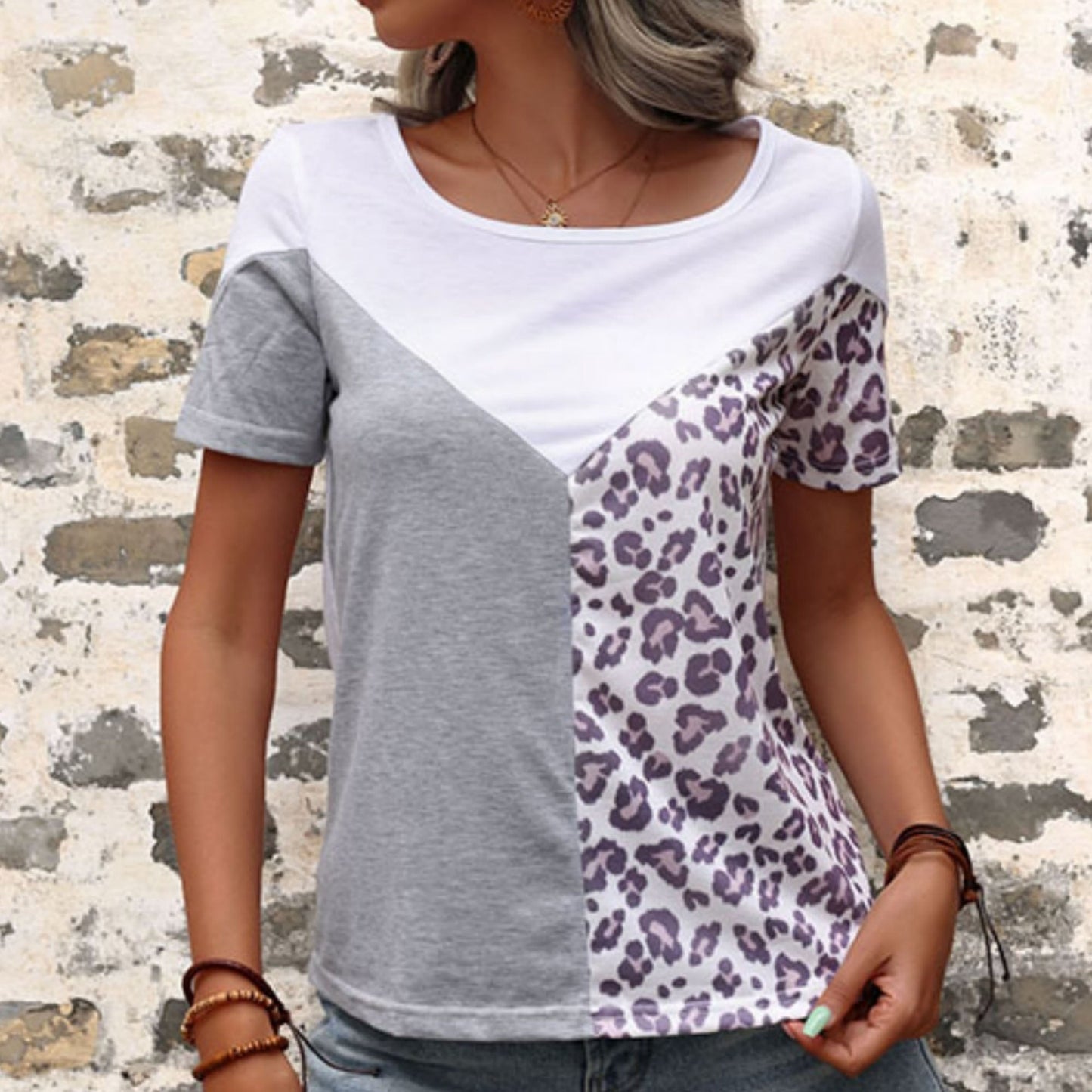 Camiseta Informal de Manga Corta con Bloques de Color y Estampado de Leopardo