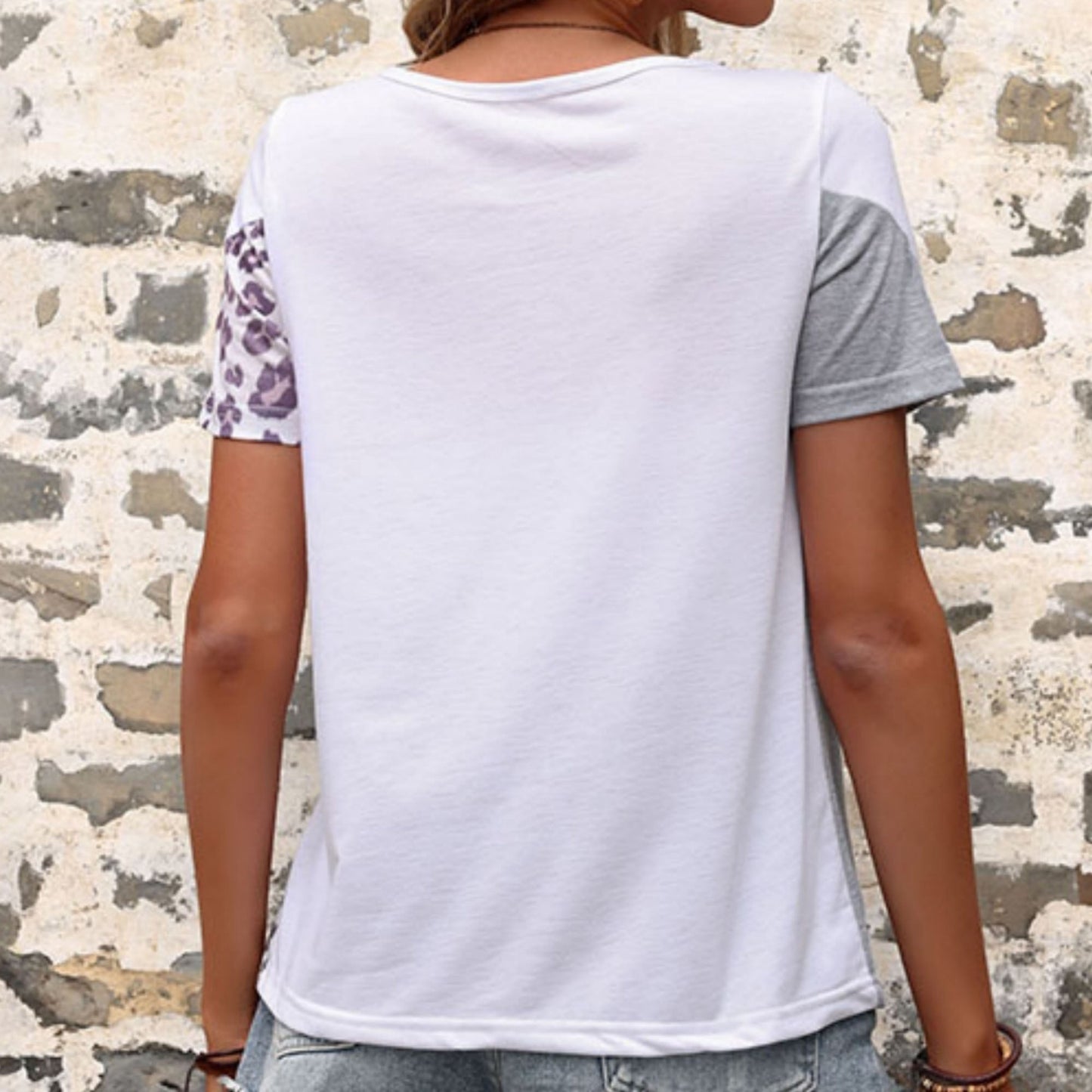 Camiseta Informal de Manga Corta con Bloques de Color y Estampado de Leopardo