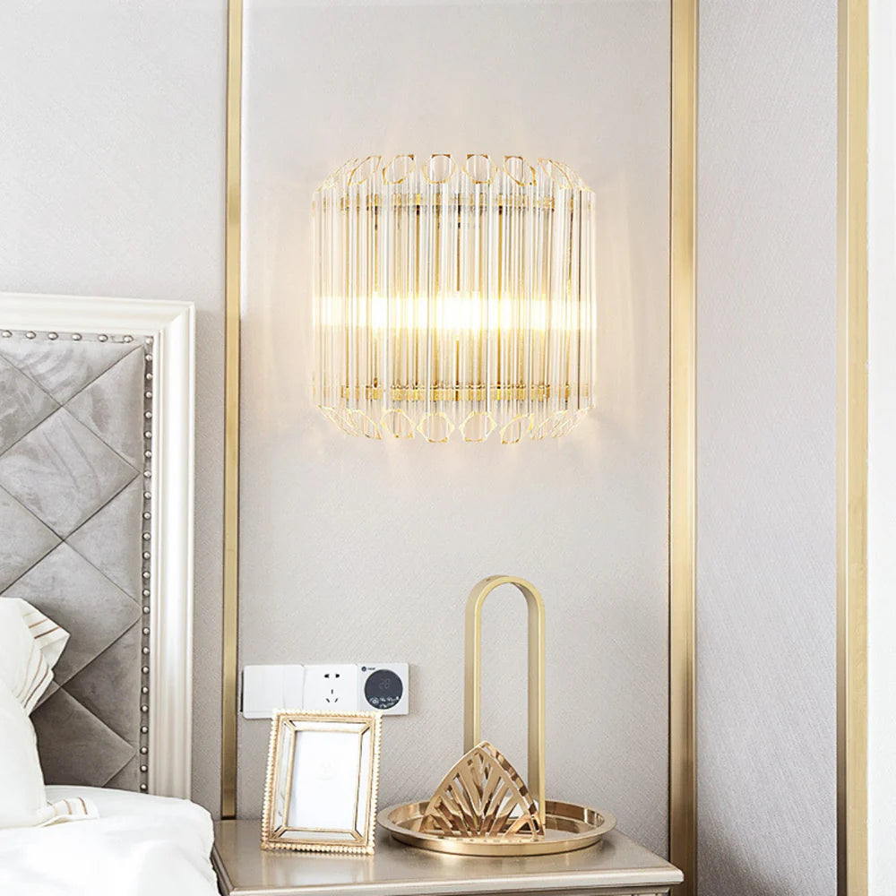 Aplique de pared moderno de latón con varillas de cristal