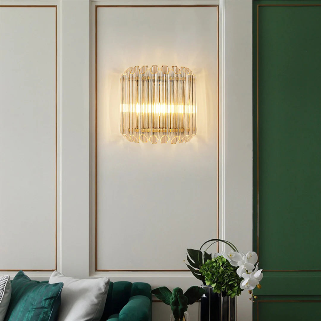 Aplique de pared moderno de latón con varillas de cristal