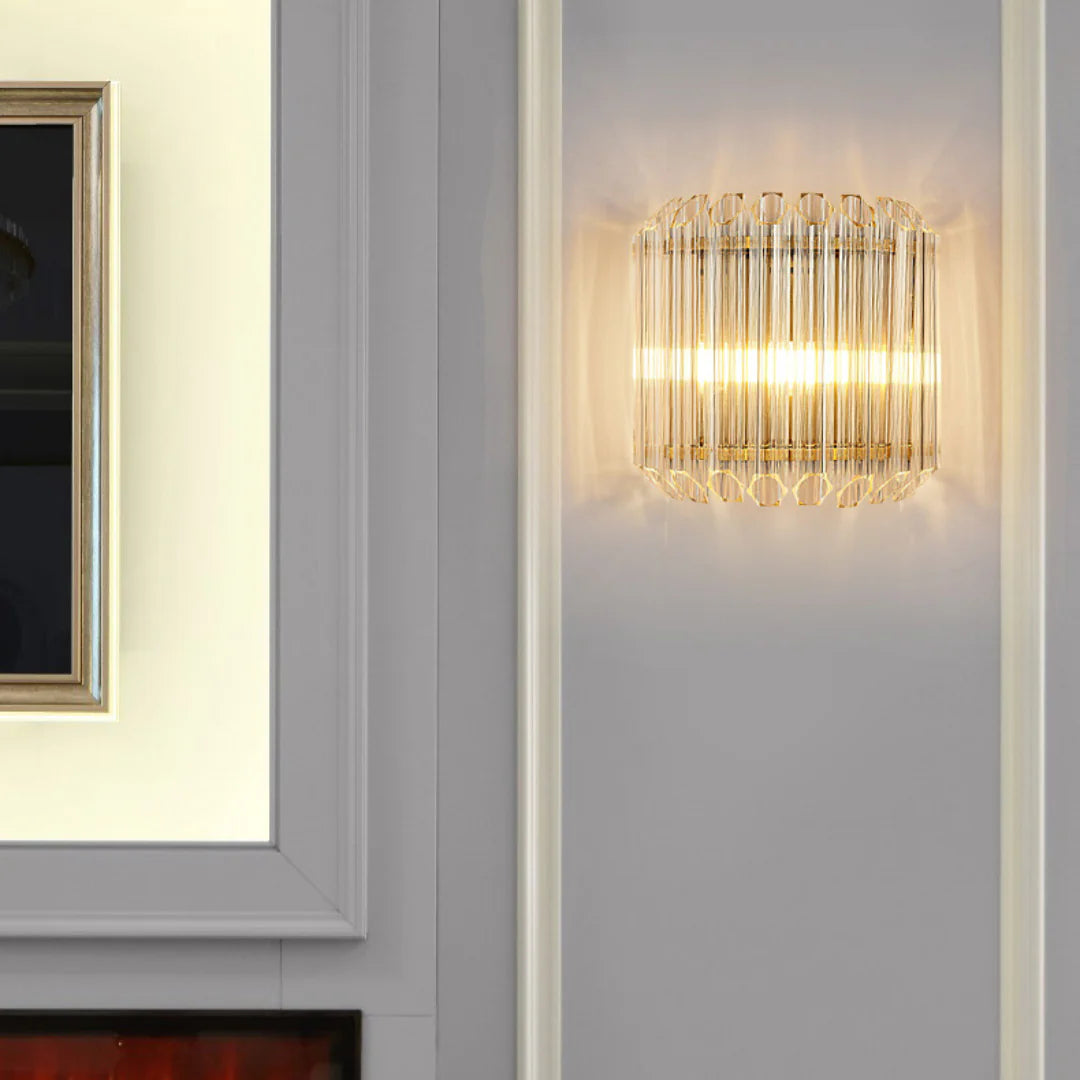 Aplique de pared moderno de latón con varillas de cristal