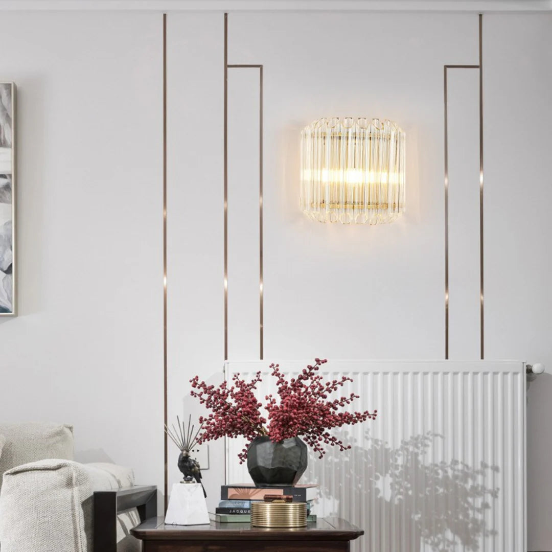 Aplique de pared moderno de latón con varillas de cristal
