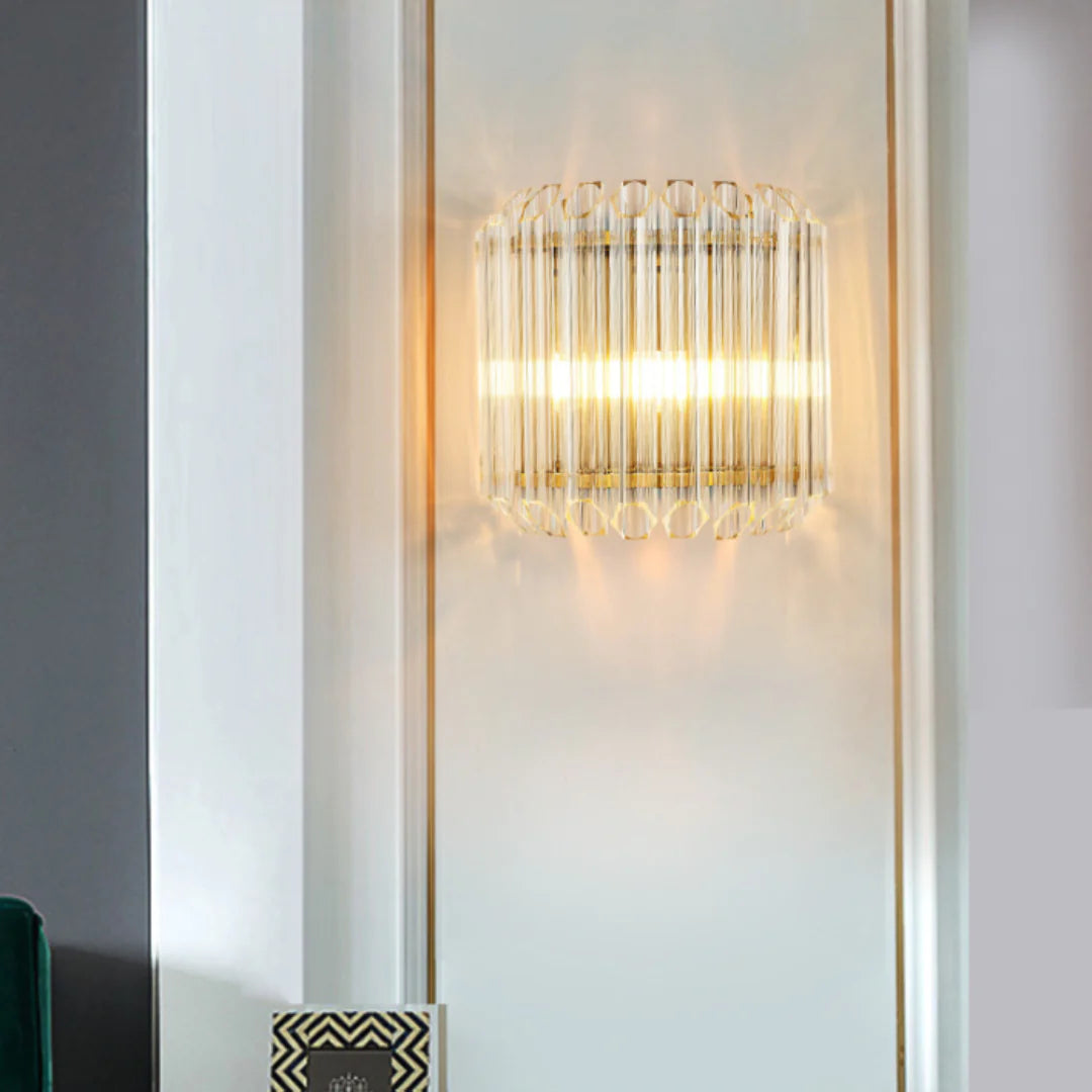 Aplique de pared moderno de latón con varillas de cristal