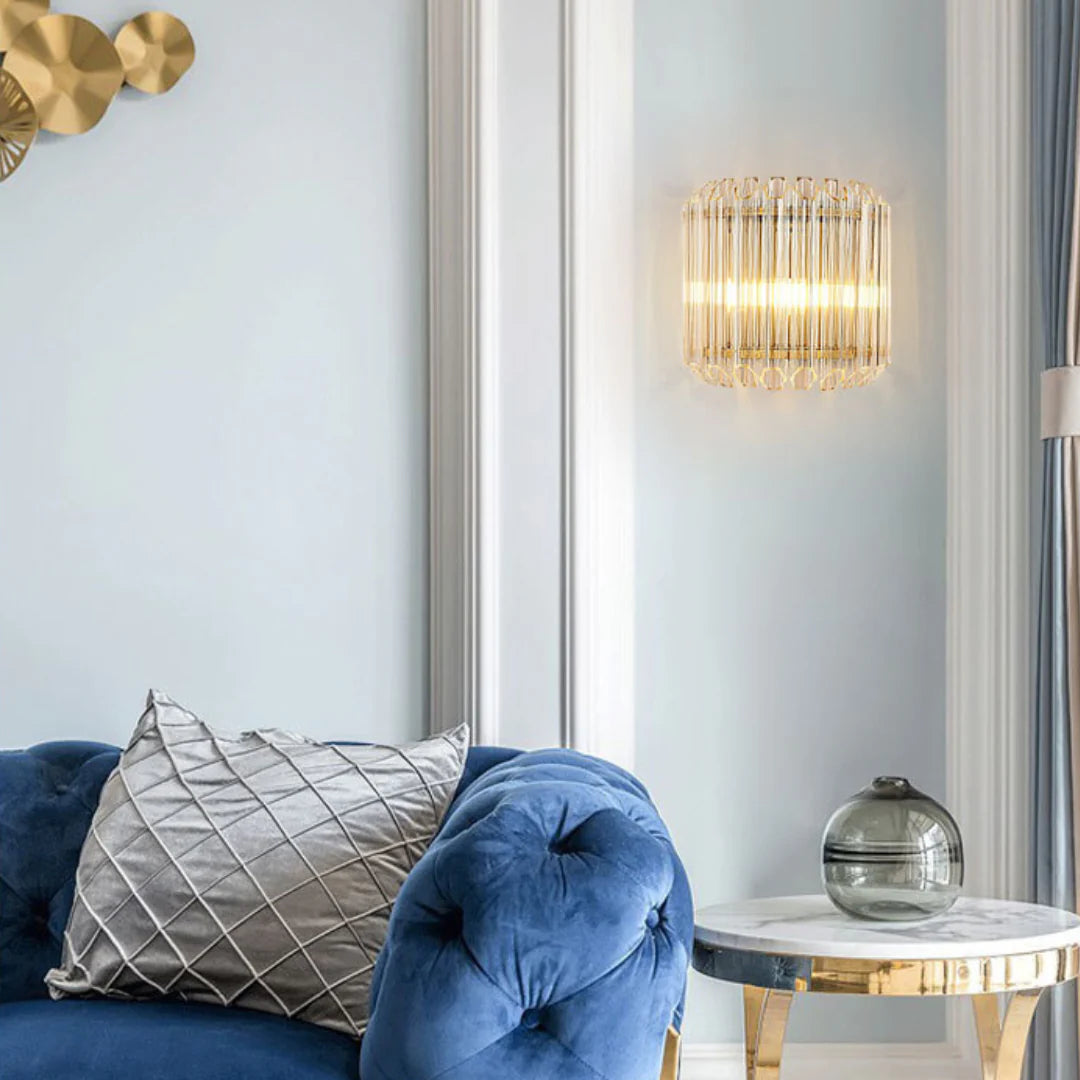 Aplique de pared moderno de latón con varillas de cristal