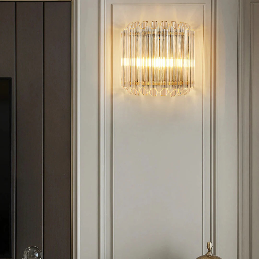 Aplique de pared moderno de latón con varillas de cristal