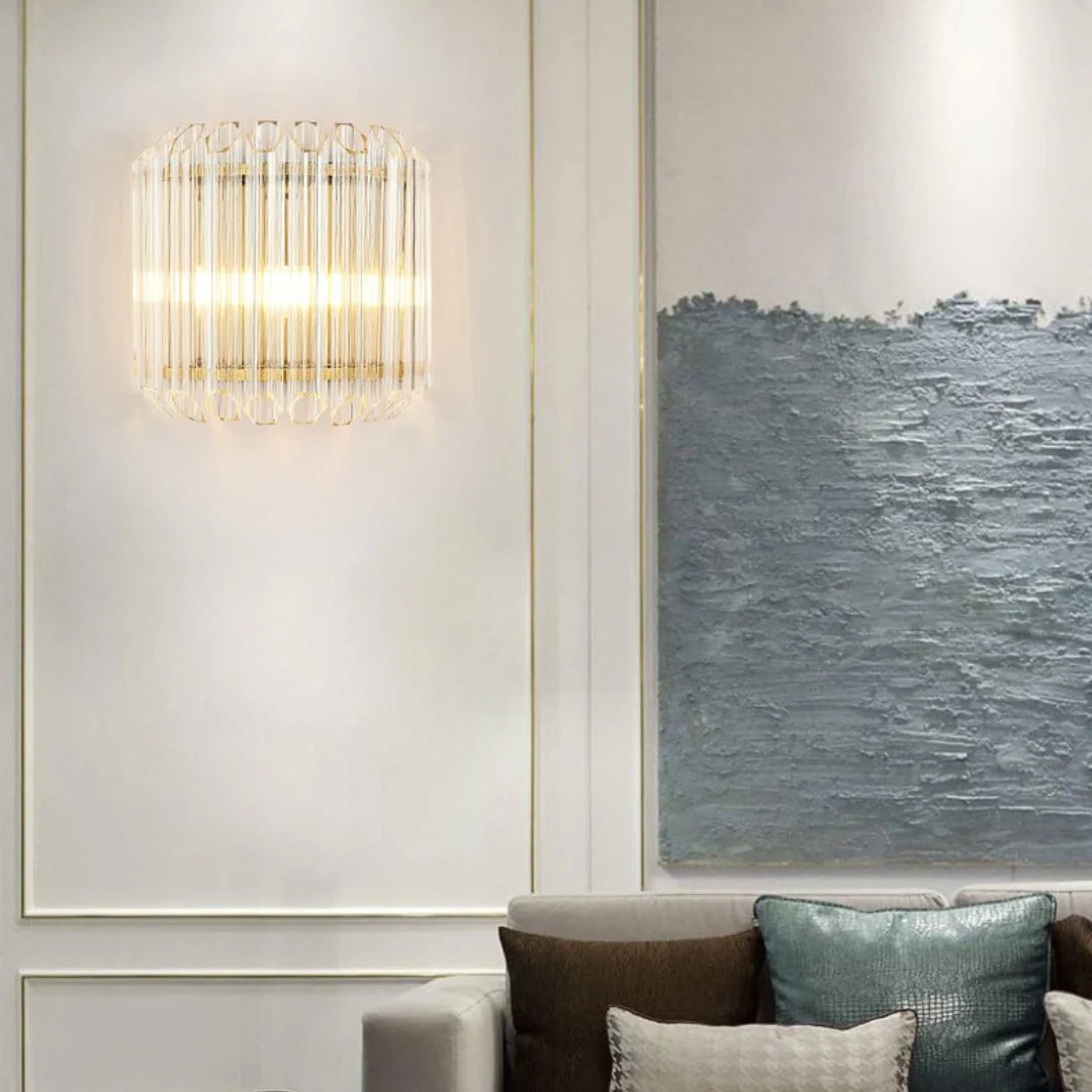 Aplique de pared moderno de latón con varillas de cristal
