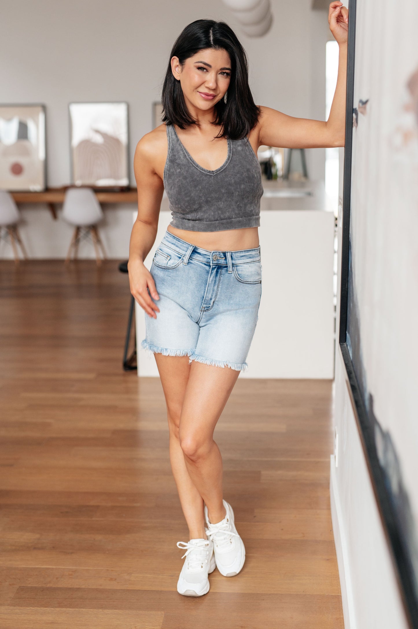 Shorts Jenny estilo Dad de talle alto con dobladillo sin rematar