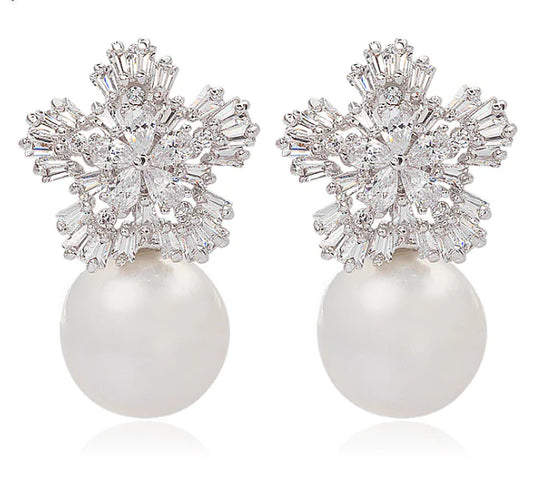 Pendientes de perlas de copo de nieve y conjunto de collar de perlas de concha
