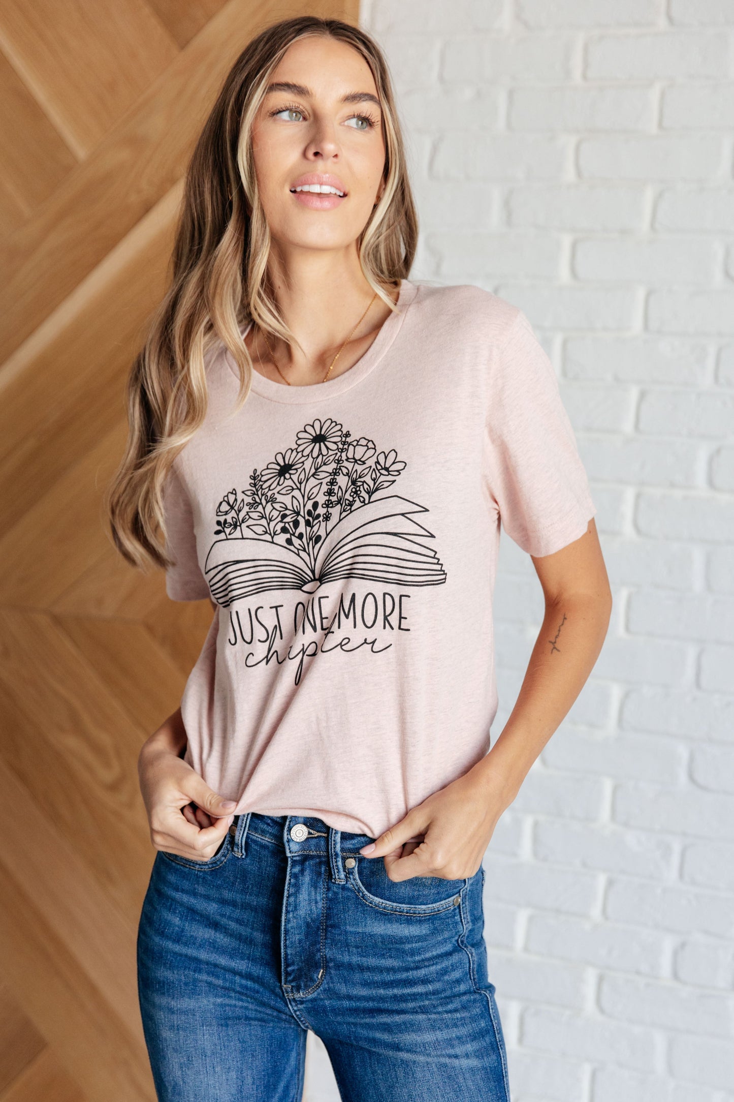 Camiseta Gráfica "Solo un Capítulo Más"