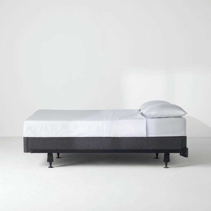 Armazón de cama de metal acero tamaño King con soportes atornillables para cabecera