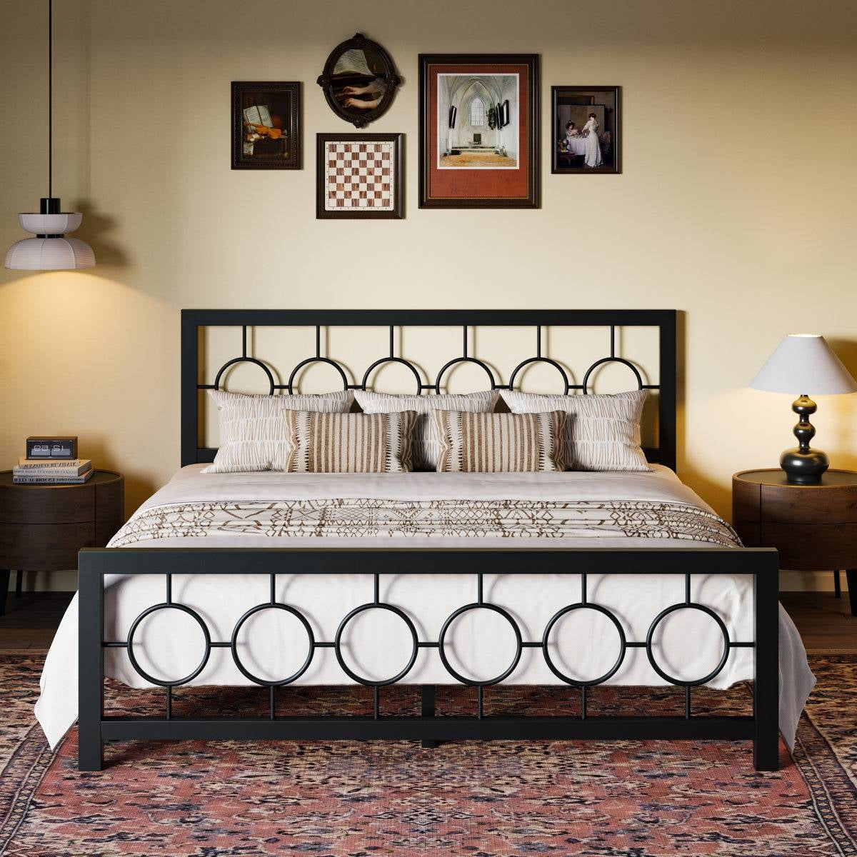 Base de cama de plataforma King Black Metal con cabecero y pie de cama con medallón circular
