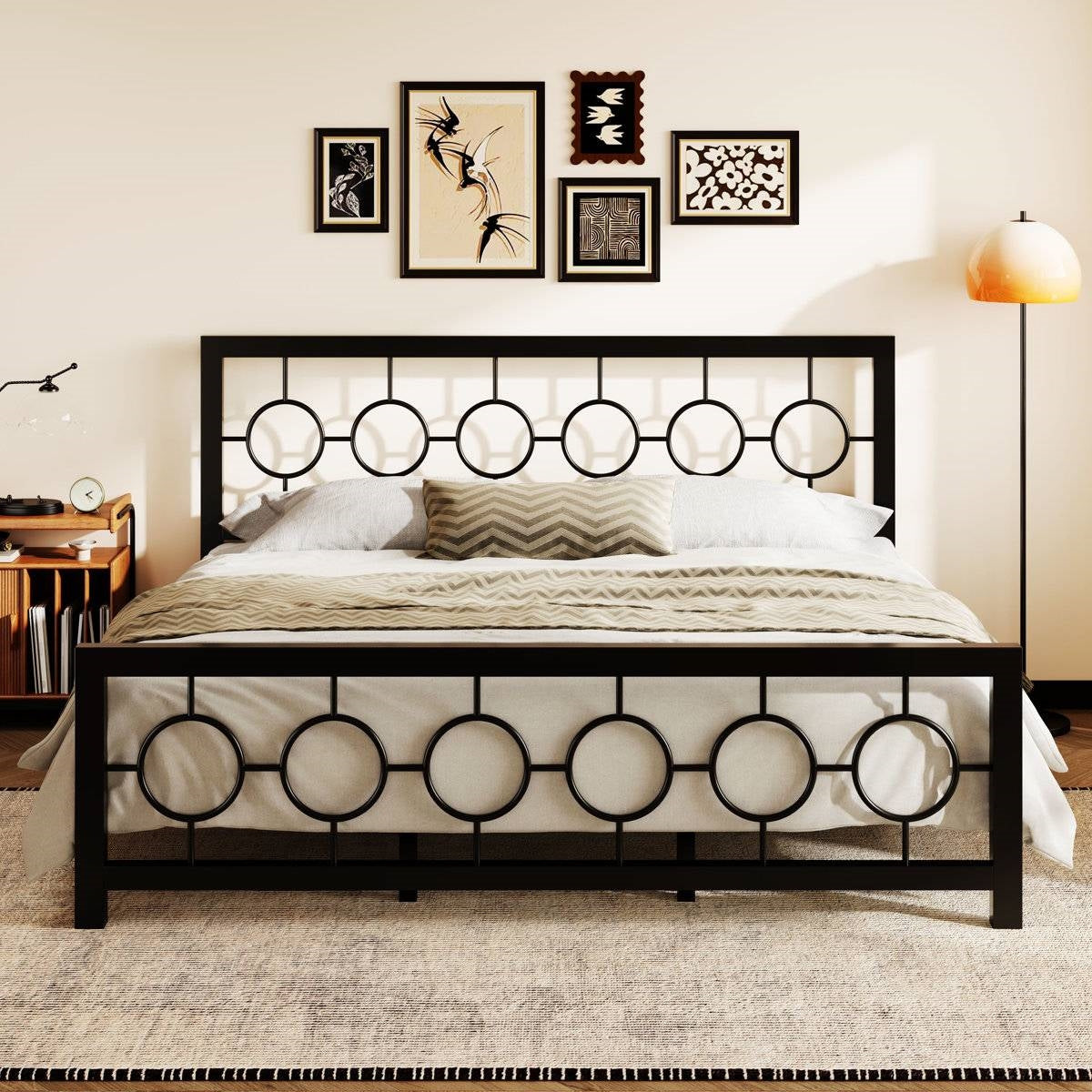 Base de cama de plataforma King Black Metal con cabecero y pie de cama con medallón circular