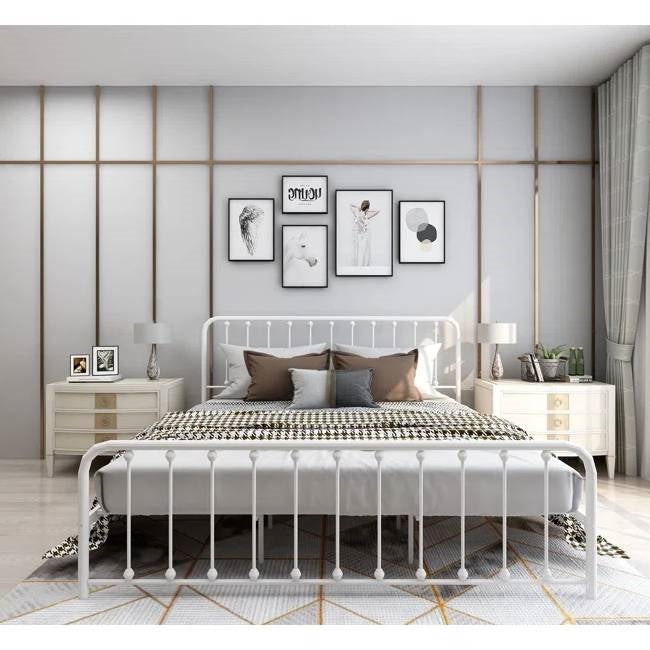 Marco de cama de plataforma King de metal blanco con cabecera y pie de cama de esquinas redondeadas