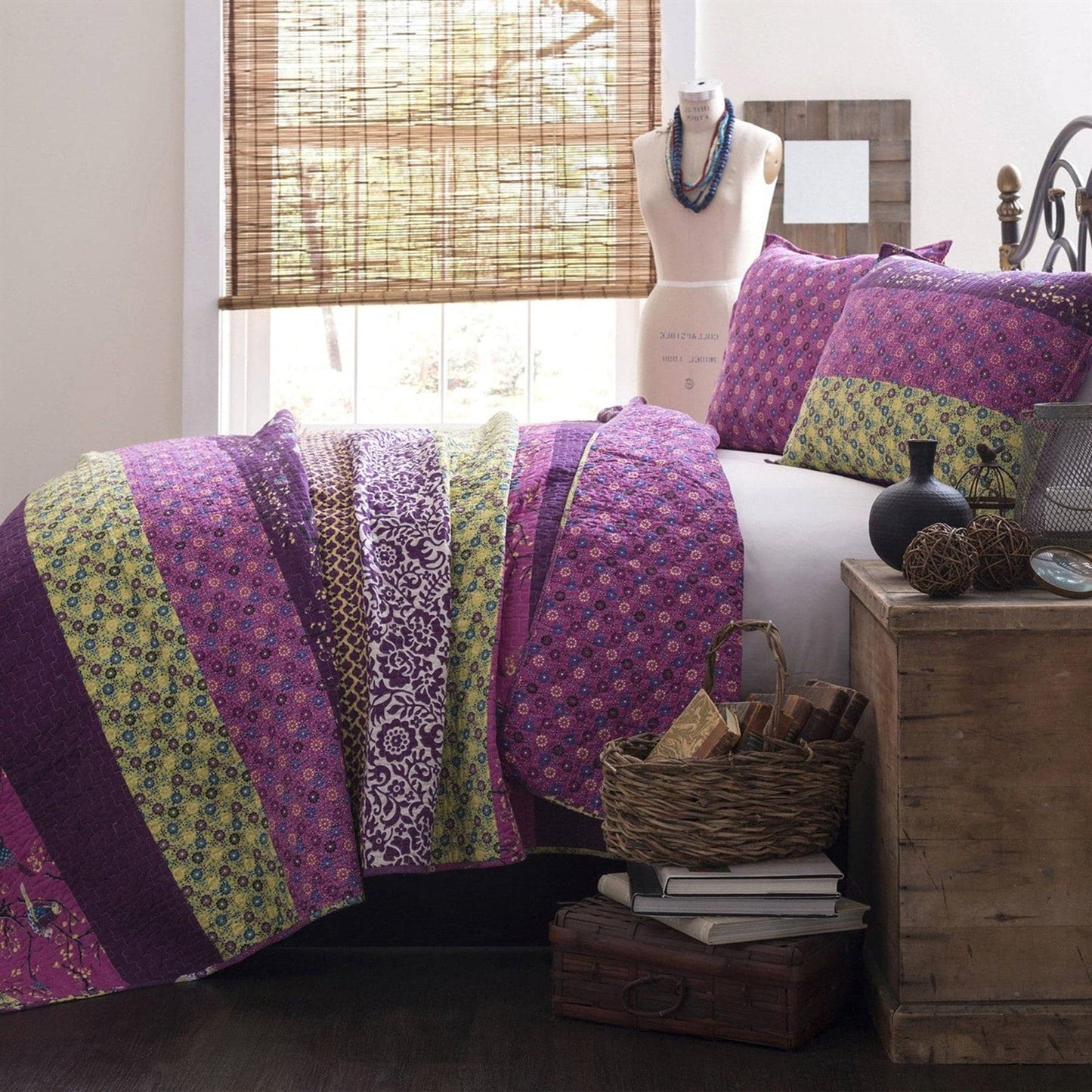 Juego de edredón liviano reversible con estampado floral bohemio en morado y amarillo vibrante, tamaño king