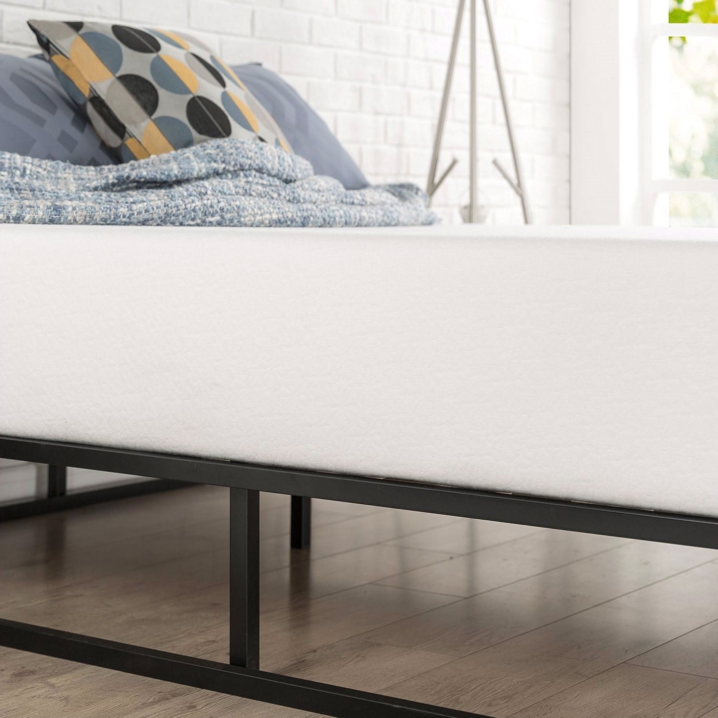 Base de cama plataforma de metal de perfil bajo moderna tamaño King de 10 pulgadas con tablillas de madera