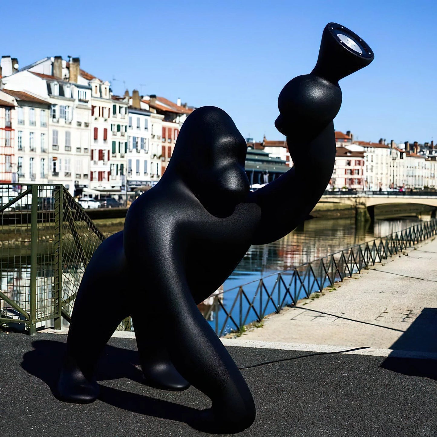 Lámpara de pie Escultura Kong