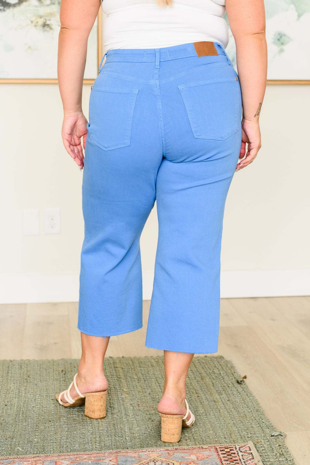 Vaqueros cropped Lisa de talle alto y pernera ancha con control de abdomen en azul cielo
