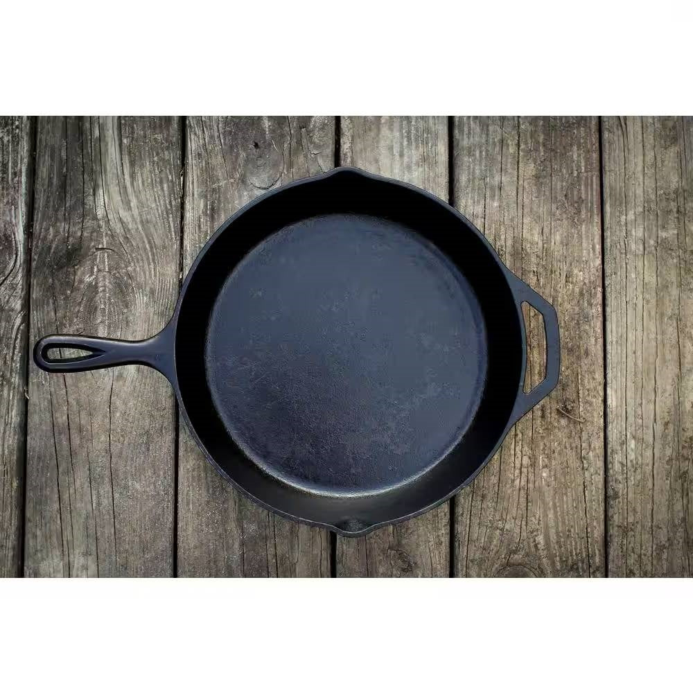 Sartén de hierro fundido de 12 pulgadas con pico vertedor - Hecho en EE. UU.
