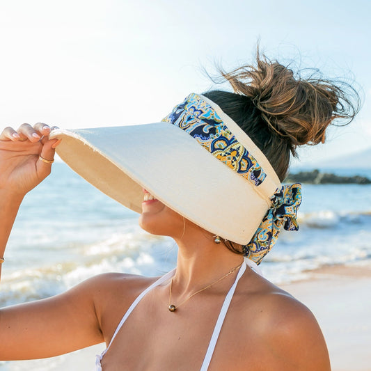 Visera con detalle de pañuelo